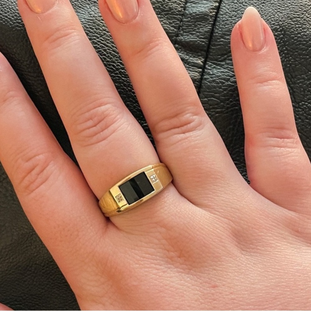 10k gold ring with onyx stone & diamonds - Picture 8 of 8